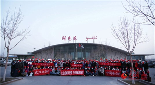 新疆農民工乘包機外出返崗就業