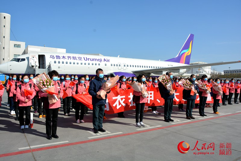 3月26日，新疆第一批支援湖北醫療隊凱旋。薩妮婭 攝