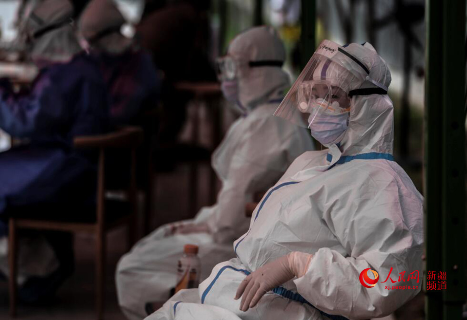 ���ؿ���������ǰ���İ���ʿ����@ �z