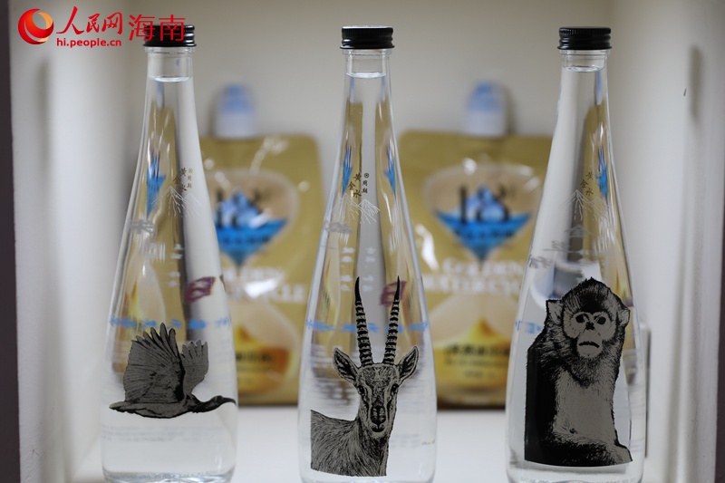 新疆館展出的產品。 人民網 孟凡盛攝