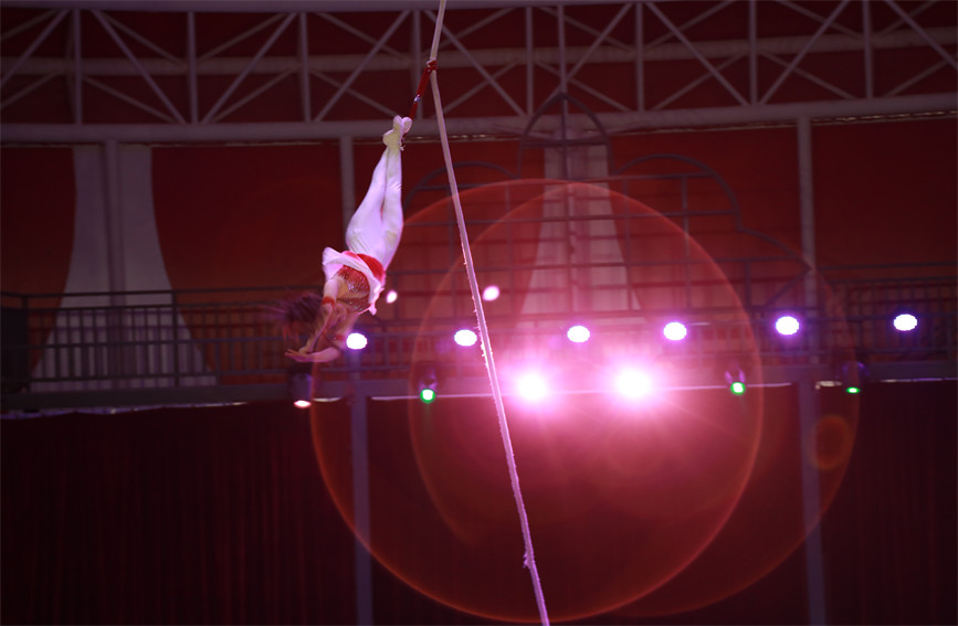 魯疆達瓦孜非遺演藝中心首演開場