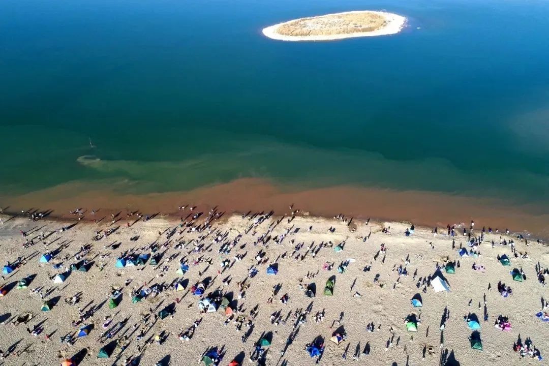 克拉瑪依金龍湖：水潤油城，描繪生態畫卷