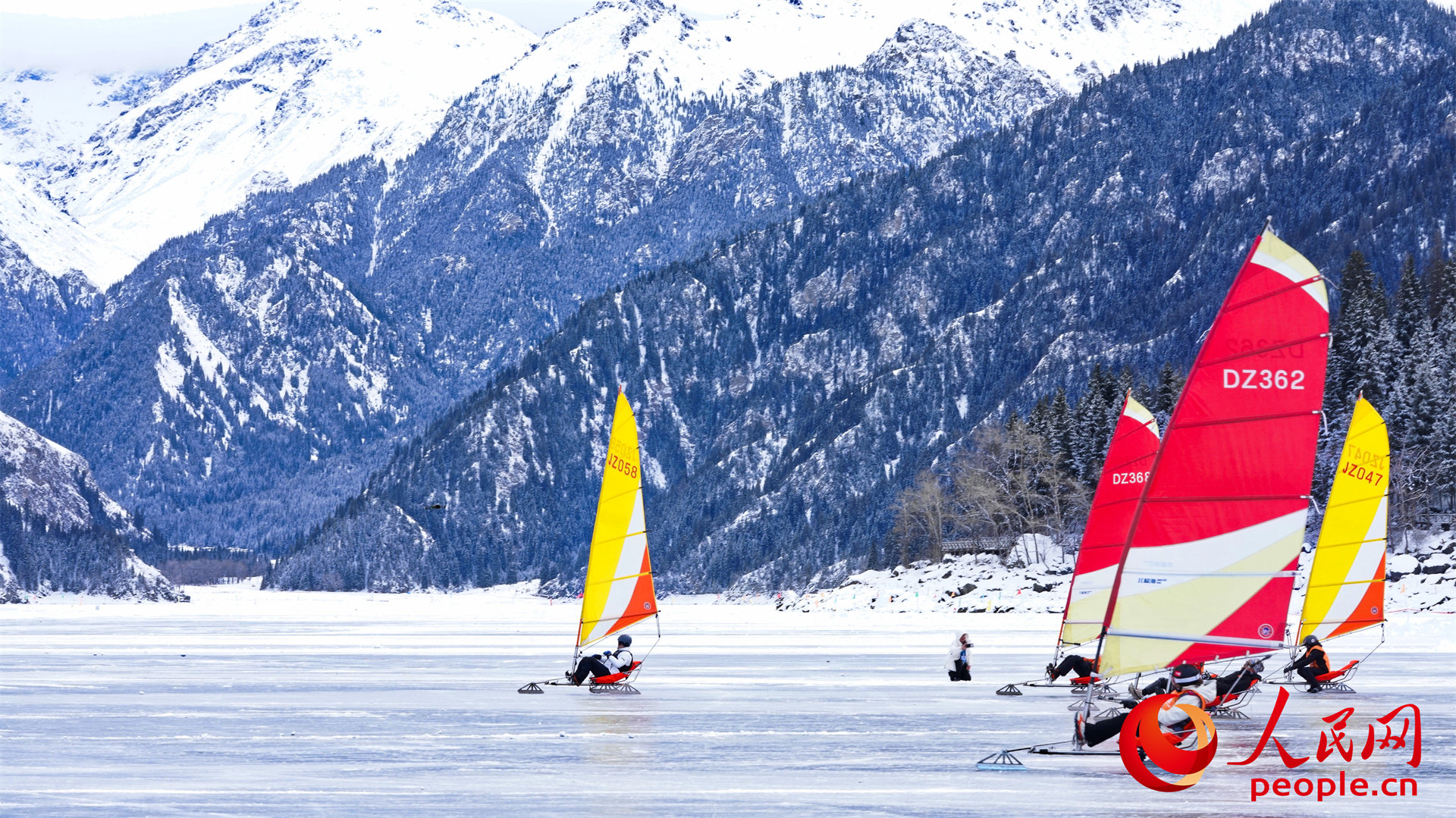 來新疆 在冰上飛馳競速