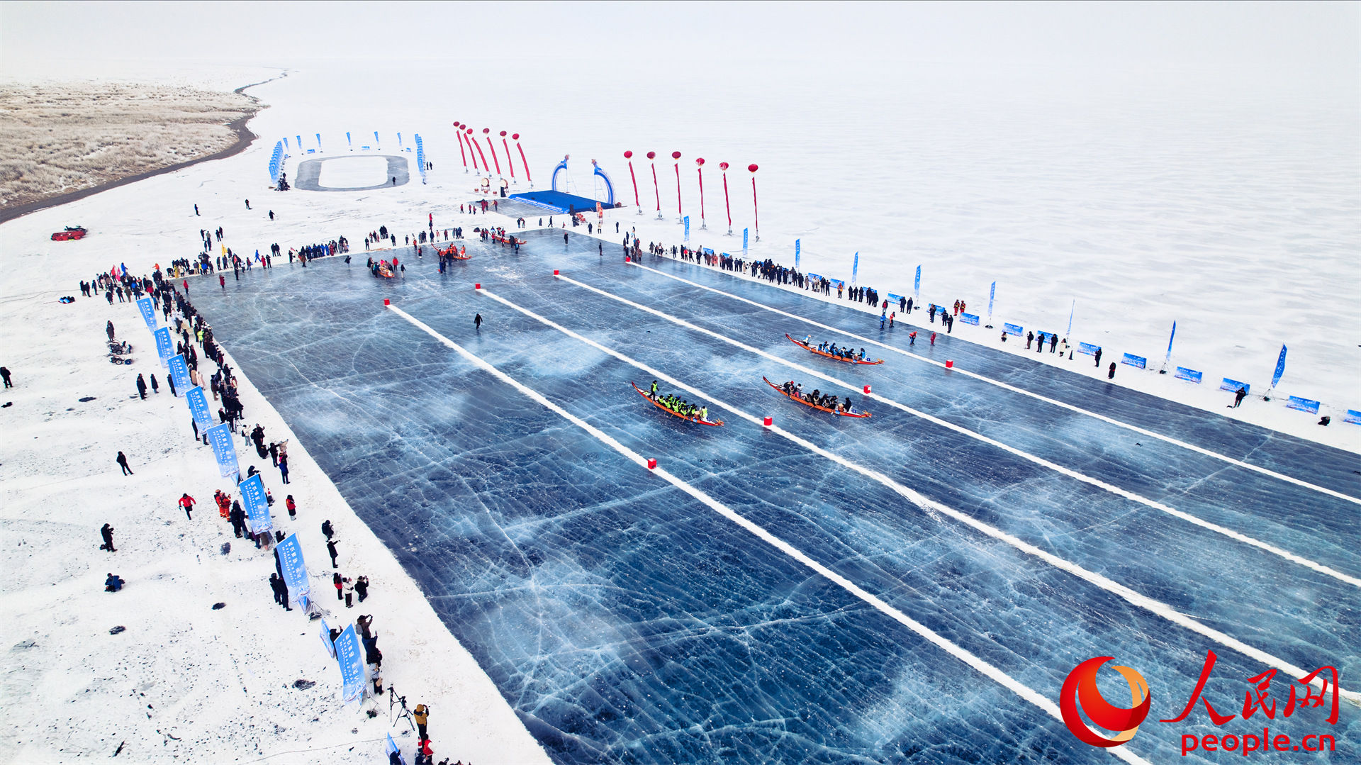 新疆賽里木湖：舟行冰湖上 人在畫中賽