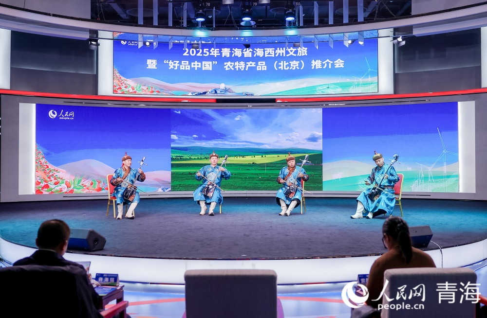 文藝演出。人民網記者 況玉攝