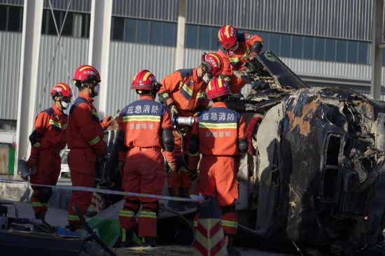 圖為培訓班開展車輛救援技術培訓。朱子奇攝